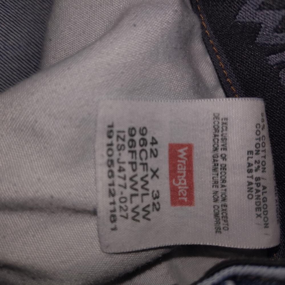 Wrangler Men's Relaxed Fit Denim Jeans - Picture 9 of 10